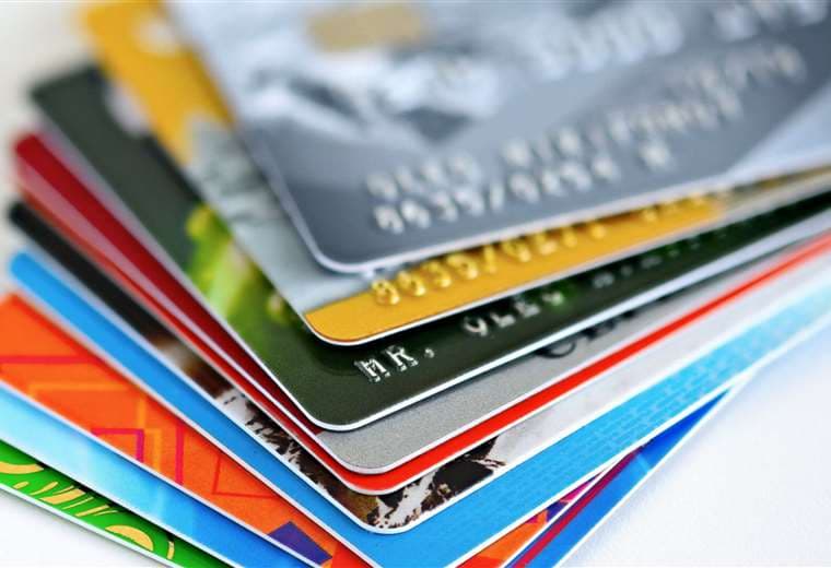 Tarjetas de crédito: lo ideal es pagar a tiempo y evitar los intereses
