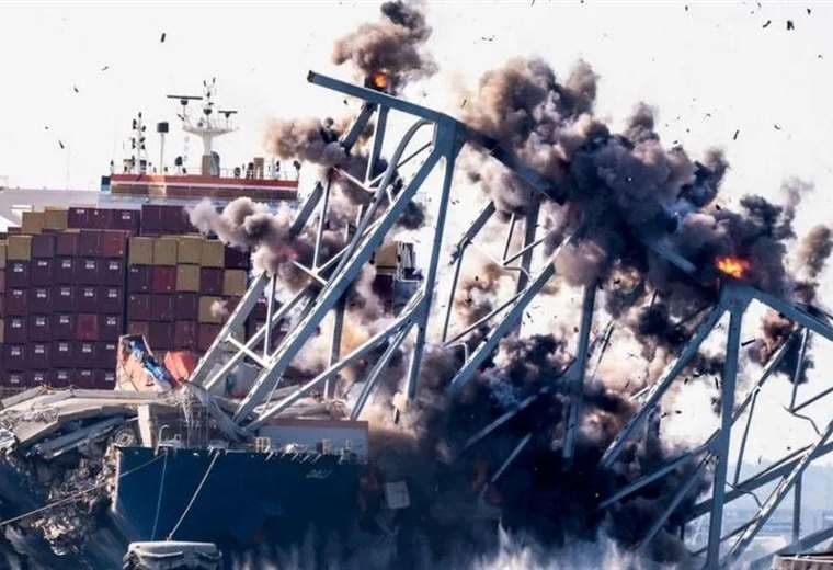 Por qué los 21 tripulantes del carguero que chocó contra el puente de Baltimore todavía no han podido desembarcar 7 semanas después del accidente 