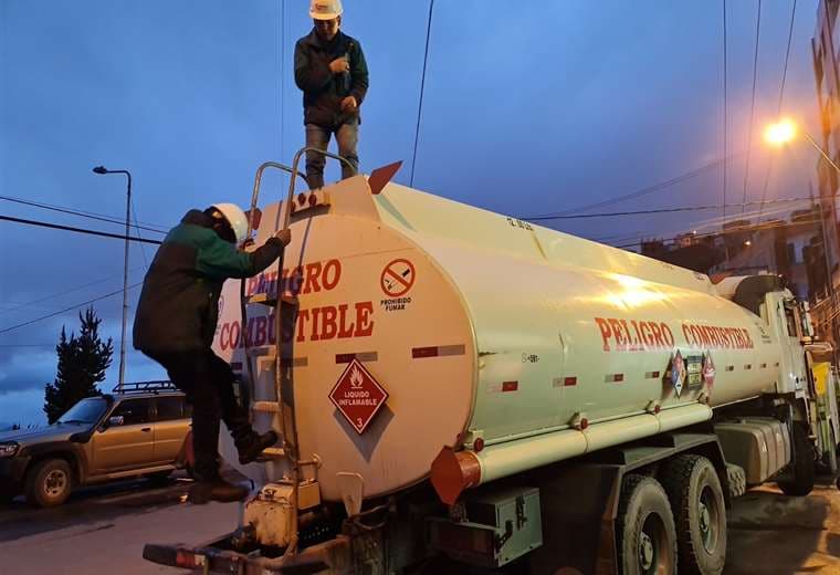 Cisterneros suspenden paro en Santa Cruz; el suministro de combustibles para surtidores se normaliza
