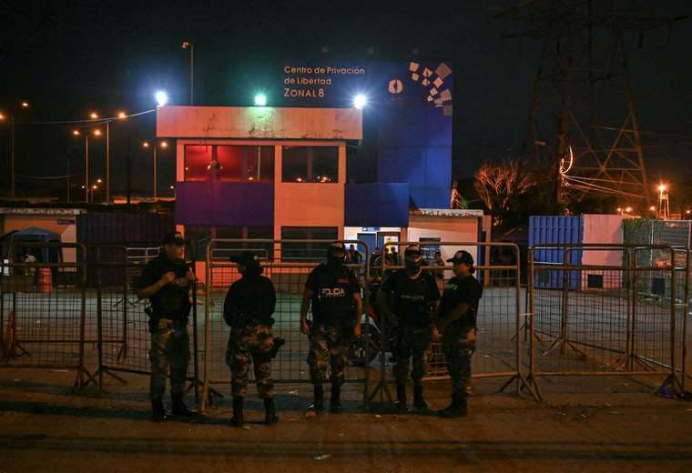 Policía resguarda el complejo penitenciario Regional 8 después la "revuelta interna" / AFP