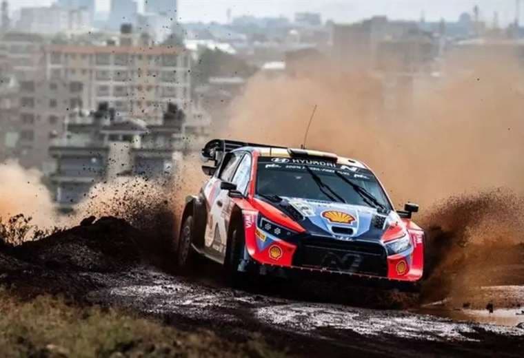 Thierry Neuville manda en el Rally de Kenia tras la primera especial