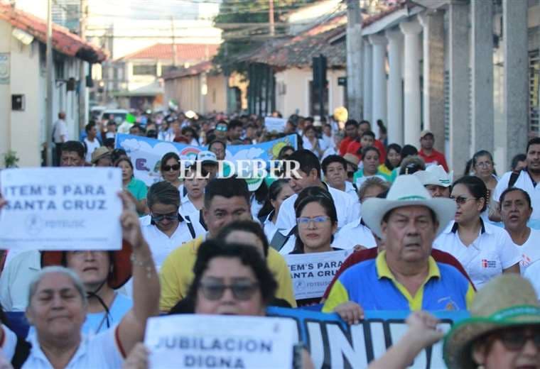 Marcha de los maestros del área urbana de Santa Cruz de la Sierra. Fotos: Jorge Gutiérrez