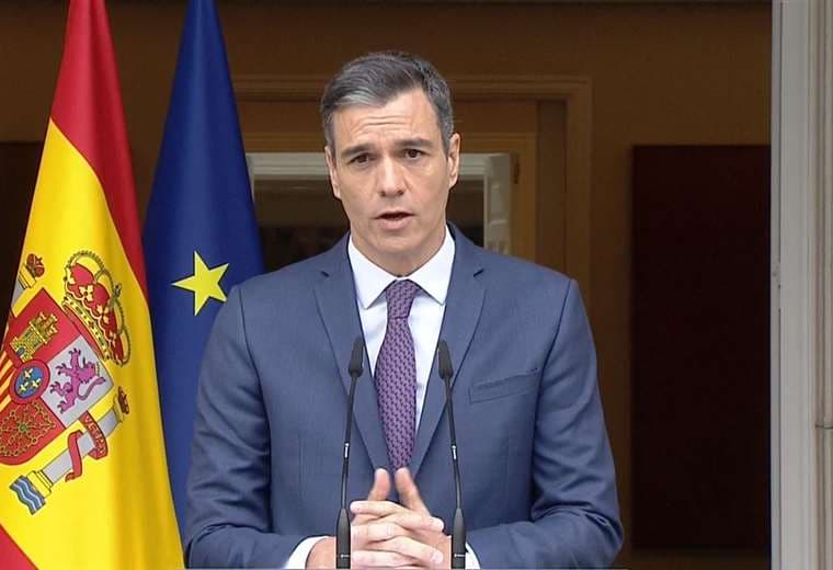 España: Pedro Sánchez "reflexionará" sobre posible renuncia a la presidencia