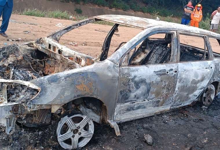 En Santa Cruz, aprehenden a mujer por quemar el auto de su expareja, “lo hizo por dolida”, dice el afectado