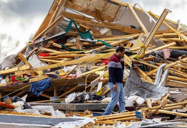 Tornados causan graves daños en suburbios de Nebraska