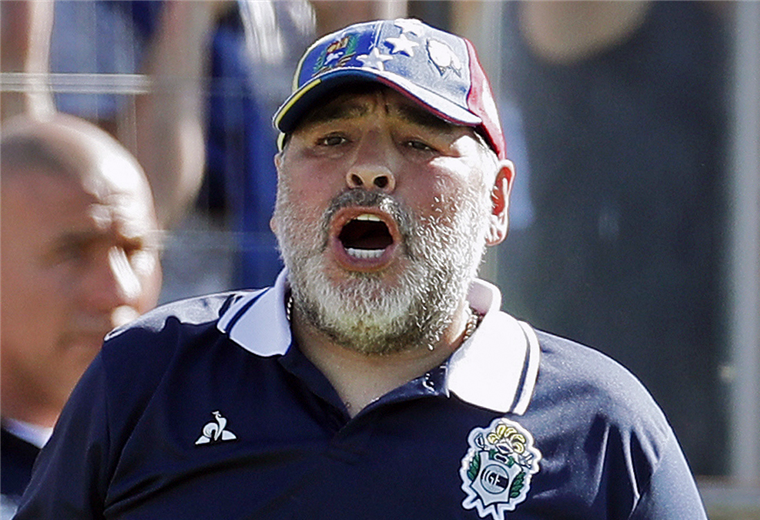 Maradona perdió el control y el partido ante Estudiantes de La Plata. Foto: AFP