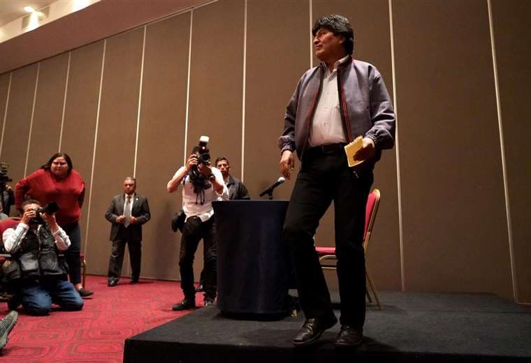 Evo Morales en una conferencia de prensa en México