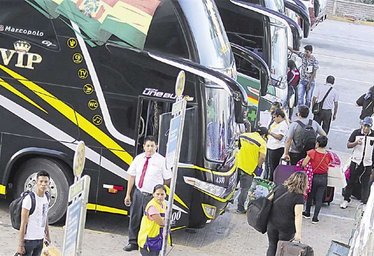 De Santa Cruz no salen buses a Cochabamba La Paz y Oruro El Deber