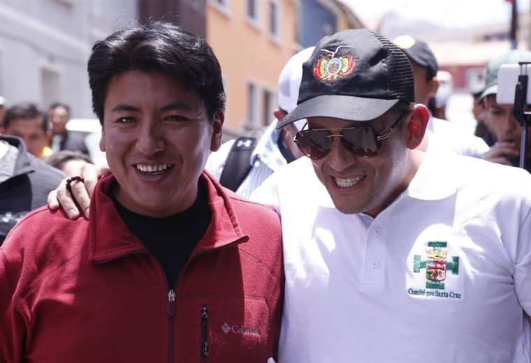 Pumari y Camacho en Potosí antes de salir a marchar pidiendo paz para Bolivia. Foto Comité Cívico pro Santa Cruz