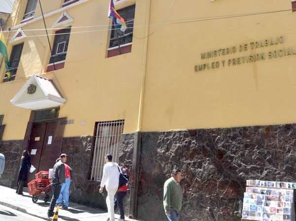 Fachada del Ministerio de Trabajo en La Paz. 