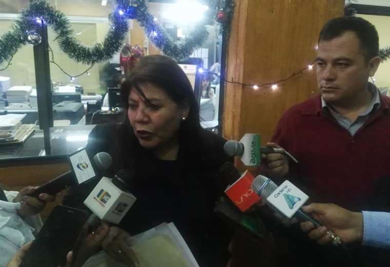 La diputada Norma Piérola hizo declaraciones a la prensa .