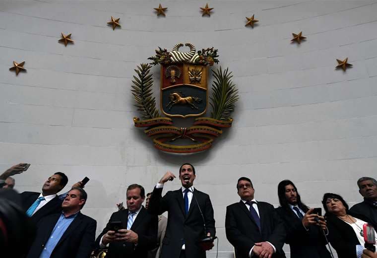 Guaidó nuevamente fue juramentado como presidente de la Asamblea Nacional de Venezuela. Foto: AFP