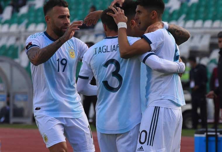 El festejo de los argentinos tras el segundo gol. 