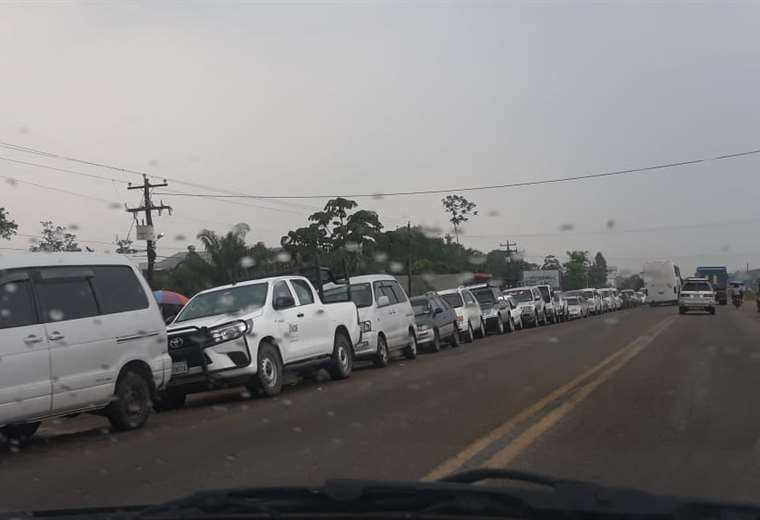 En Yapacaní retornaron las filas en busca de combustibles/Soledad Prado