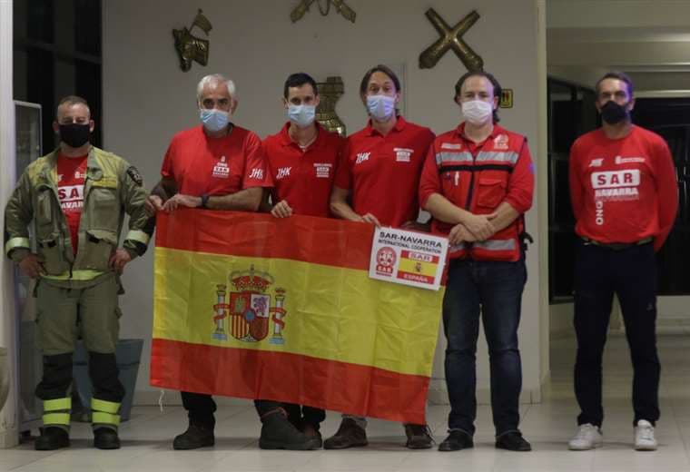 Bomberos españoles refuerzan las labores de extinción