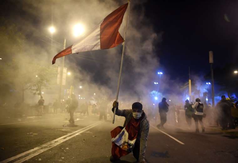 Anoche se registraron enfrentamientos. Foto AFP