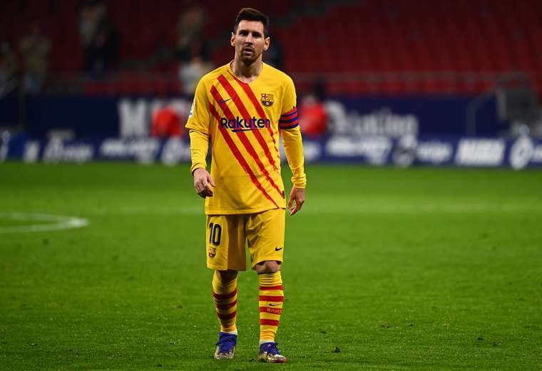 La desazón de Messi, tras la derrota de este sábado del Barcelona. Foto: AFP