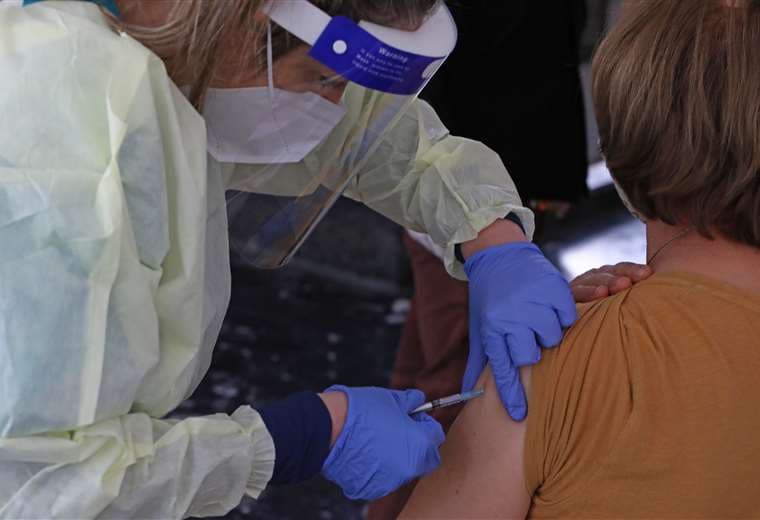 Se reactiva la vacunación en España. Foto AFP 