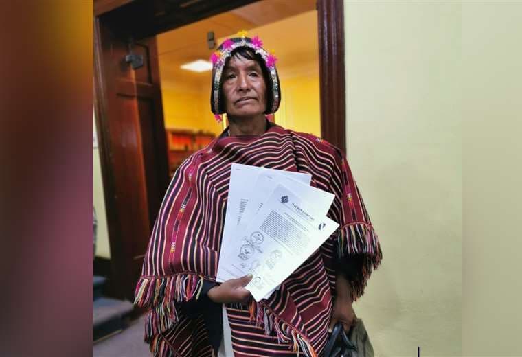 Claudio Limachi Valle, curaca mayor de la Nación Yampara inscribió a los candidatos. Fotos: Laura Guachalla