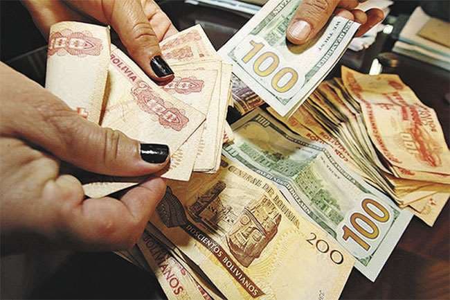 Economistas sugieren no modificar el tipo de cambio de la moneda