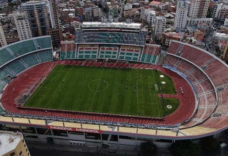 Así luce el estadio Hernando Siles sin público en el duelo que disputan Bolívar y Wilstermann. Foto. APG Noticias 