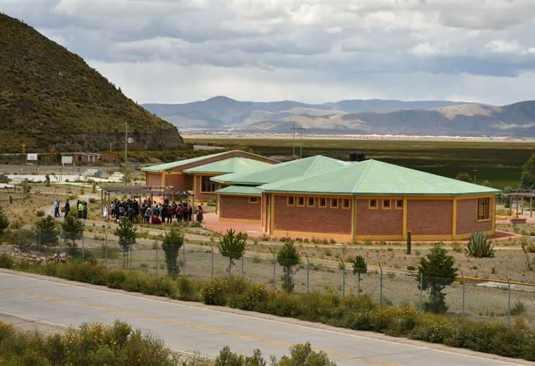 Estas son las instalaciones que el municipio de Oruro destinará para el aislamiento de pacientes con coronavirus. Foto: Emilio Huáscar Castillo 