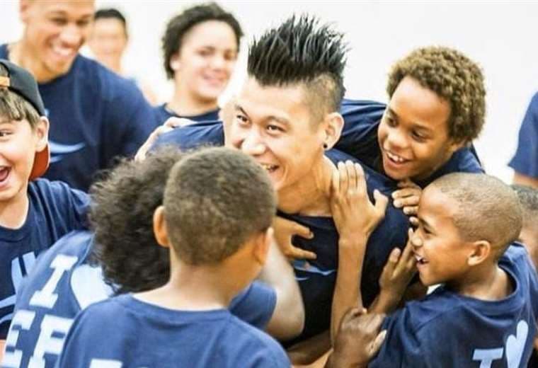 Jeremy Lin, primer estadounidense de origen asiático en conquistar el título en la NBA. Foto: @JLin7