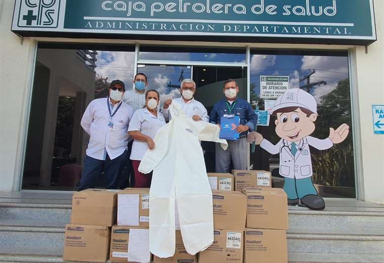 Los trabajadores de la Caja Petrolera recibieron la donación en días pasados