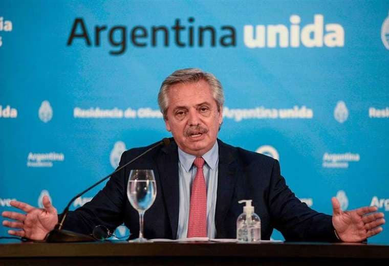 El presidente argentino anunció que los niños y adultos podrán salir hasta 1 hora, a no más de 500 metros de su domicilio