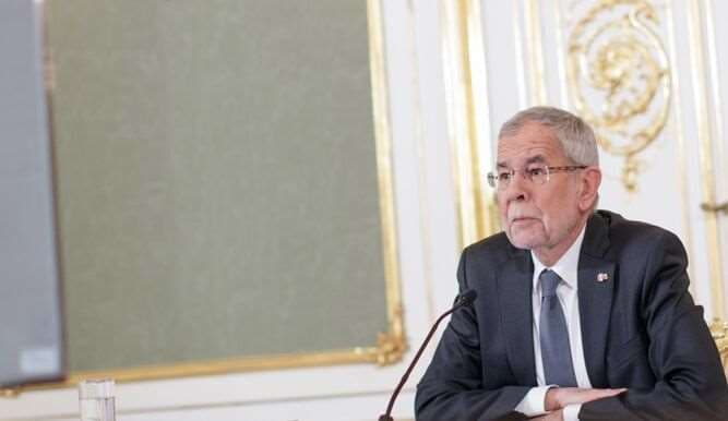 El presidente de Austria pide perdón por saltarse el toque de queda por el coronavirus