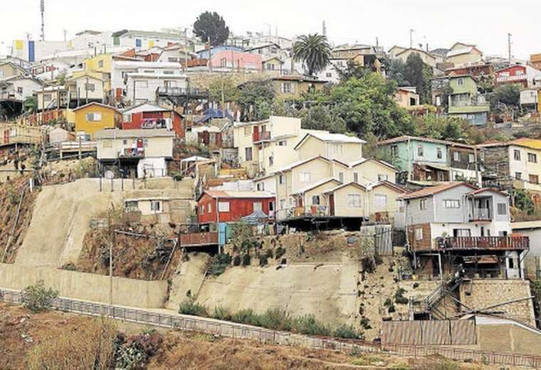 Habrá restricciones en la circulación en Valparaíso ante el sostenido incremento de los casos, las autoridades resolvieron imponer el confinamiento a partir de la noche del viernes. 