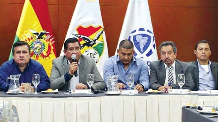 Miembros del comité ejecutivo de la Federación Boliviana de Fútbol. Foto: internet