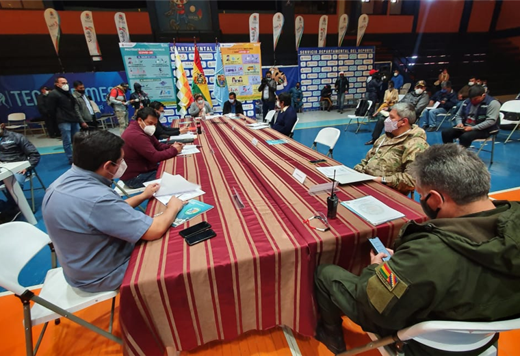 Las autoridades cochabambinas se reunieron este viernes para determinar las decisiones en esta época de pandemia. Foto. Gobernación de Cochabamba 