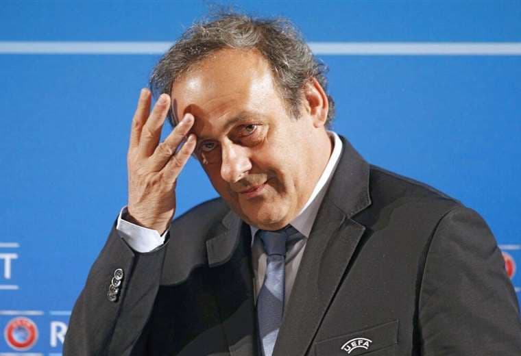 Michel Platini recibió más de 2 millones de dólares por parte de Blatter y son investigados. Foto: Internet