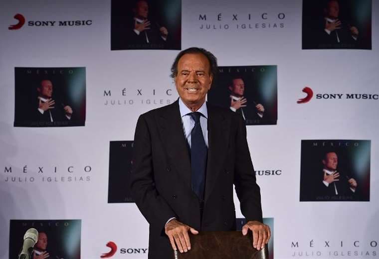 Julio Iglesias es el cantante hispano más exitoso. Su fortuna de mil millones de dólares