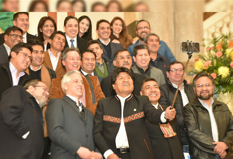 Evo y su gabinete se tomó esta selfie en Palacio de Gobierno en 2018. Foto. Internet