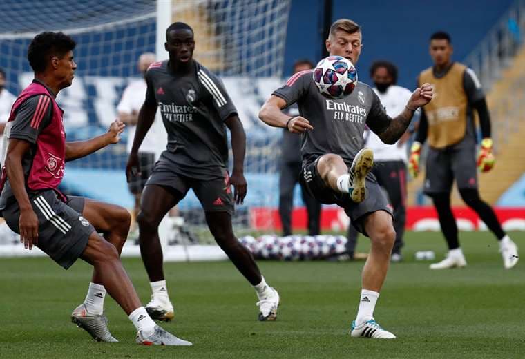 Los jugadores del Real Madrid intentarán revertir el resultado en contra del partido de ida. Foto: @realmadrid