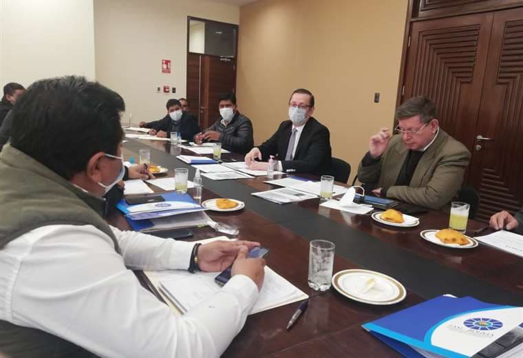 Alcaldes se reúnen con el ministro Ortiz para reformular presupuestos/Foto: Amdecruz