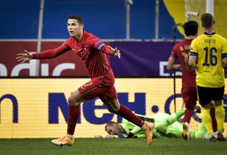 El festejo de Cristiano Ronaldo, que este martes hizo doblete para su selección. Foto. AFP