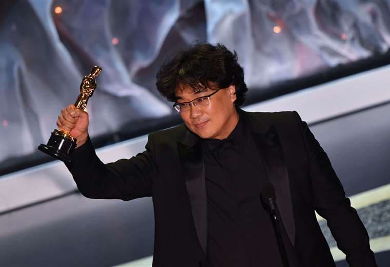 Bong Joon Ho con el Óscar a mejor drector en 2020