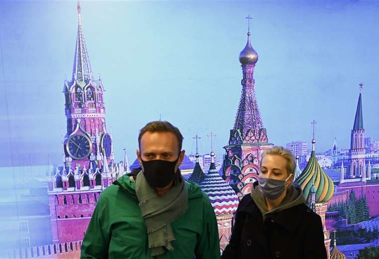 Navalni arribó hoy a Rusia y fue detenido
