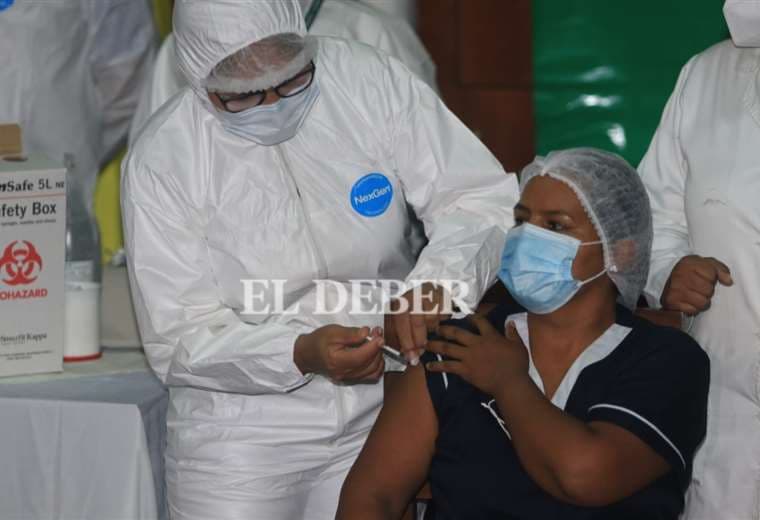 Santa Cruz inició las vacunaciones conra el Covid pero a muy bajo ritmo. Foto: EL DEBER
