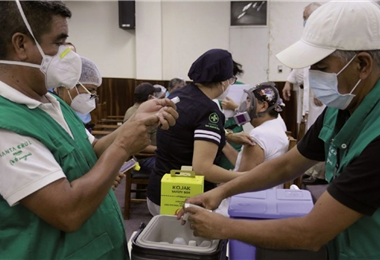 Bolivia alcanza un 61% de la población vacunada. ARCHIVO