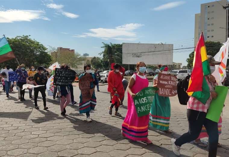 Los indígenas partieron esta tarde a la plaza principal/Foto Silvana Vicenti