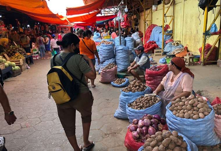 Mercados atienden para el abastecimiento. Foto: Jessica Vega