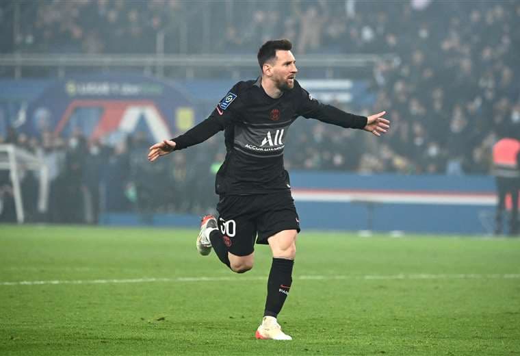 El festejo de Messi tras anotar su gol al Nantes. Foto: AFP