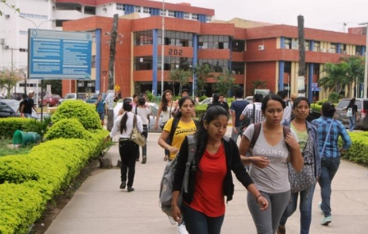 La universidad estatal de Santa Cruz cuenta con más de 100.000 estudiantes 