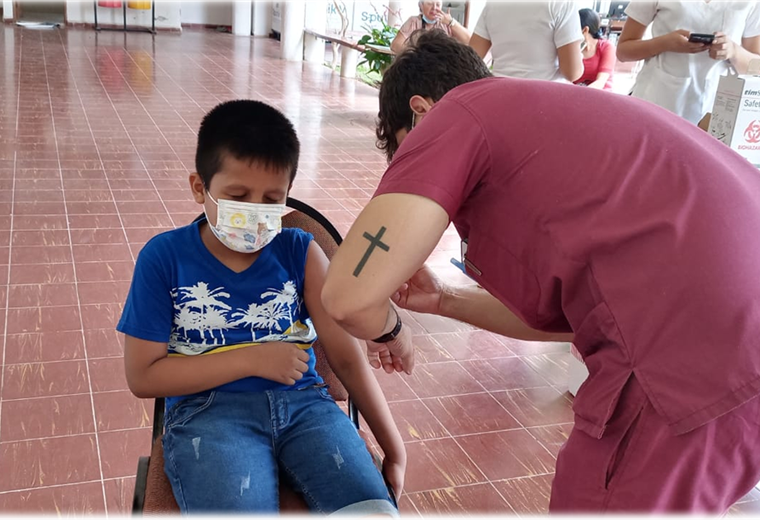En Bolivia actualmente se vacuna a niños mayores de 5 años