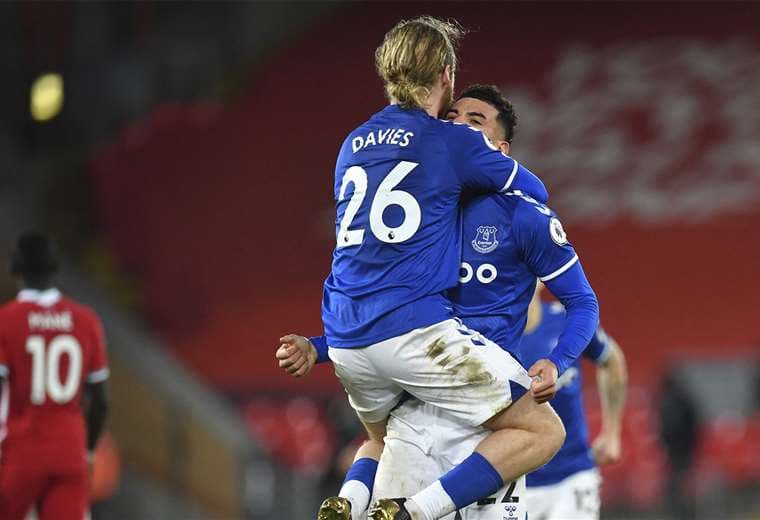 Los jugadores del Everton celebrando la victoria. Foto: AFP