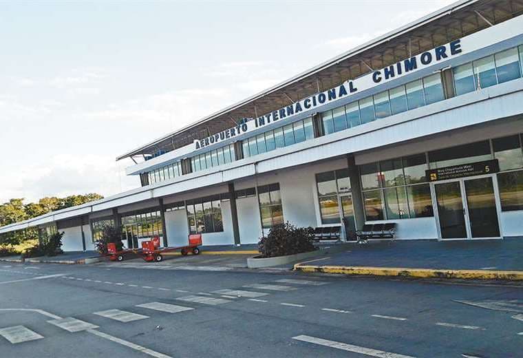 El aeropuerto está en el trópico de Cochabamba. Archivo